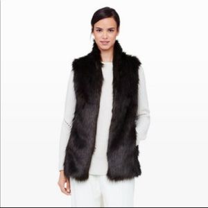 🐘Club Monaco faux fur vest size XS